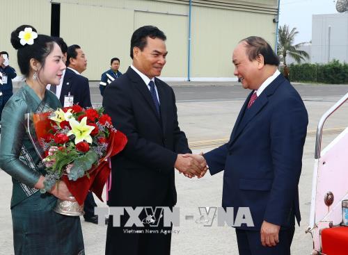 Thủ tướng Nguyễn Xuân Phúc đến Lào, chủ trì Kỳ họp Ủy Ban liên Chính phủ Việt Nam - Lào